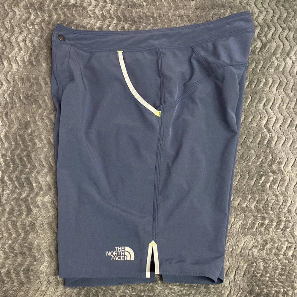 The north face Performance shorts size 30 blue silver